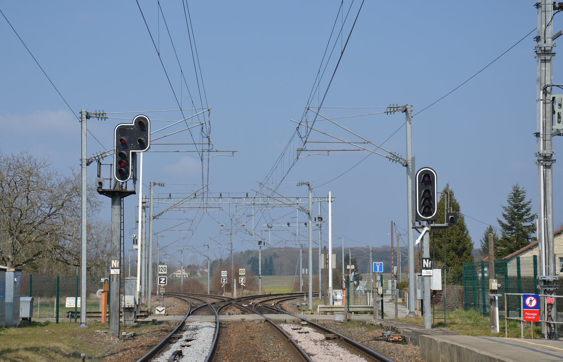 Voies électrifiées, aiguillages et signalisation ferroviaire